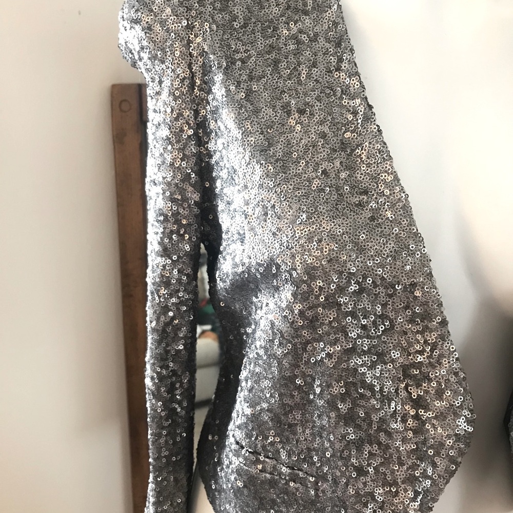 Structured Sequins Topper - Picture 3 of 4